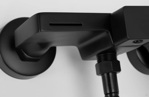 Смеситель для ванны Rea Berg Black matt B2040