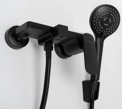 Смеситель для ванны Rea Berg Black matt B2040