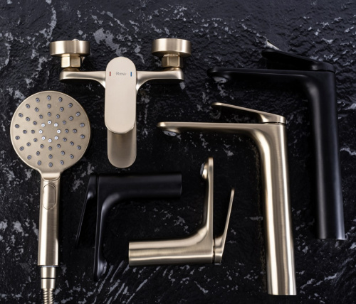 Смеситель для умывальника Rea Marco black matt B4896